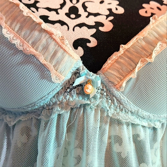 Vintage Lingerie - Picture 2 of 11
